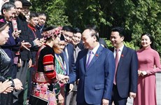 President meets outstanding individuals from Ha Giang province