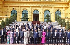 President meets with outstanding young entrepreneurs