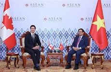 Vietnamese, Canadian PMs meet on sidelines of ASEAN Summits
