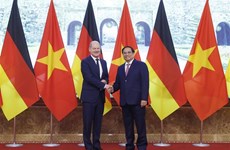 Vietnamese PM holds talks with German Chancellor