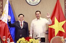 Top legislator holds talks with leader of Philippine House of Representatives