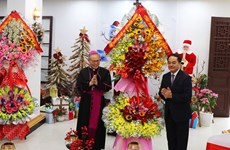 Officials send Christmas greetings to Archdiocese of Hue 