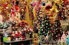 Christmas décor, gift market vibrant in Hanoi