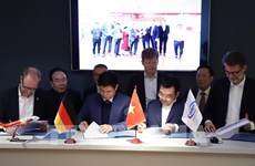 Vietnamese, German partners seal deal in air transport, logistics