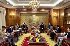 US Ambassador visits Quang Tri, discusses war aftermath alleviation