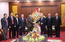 Houaphanh province of Laos offers Tet greetings to Hoa Binh province