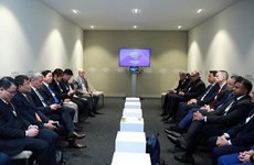 Deputy PM meets with global business leaders, senior officials at WEF meeting