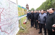 PM inspects construction of Ring Road No.4 in Hanoi capital region 