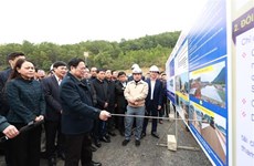 PM examines Mai Son - National Highway 45 project