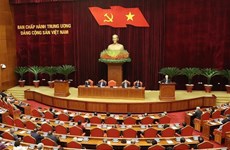 Politburo meets former Party, State leaders