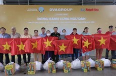  National flags presented to Khanh Hoa fishermen