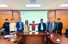 Vietnamese scientists manufacture intelligent humanoid robot