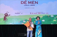 Writer Tran Duc Tien wins "Cricket Knight" Prize 2023