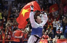 Vietnamese Taekwondo fighter beats defending champion at world championships