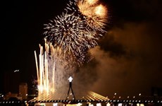 Australia, Italy wow spectators at fireworks fest in Da Nang