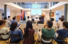 Vietnamese intellectuals in Netherlands discuss IT, climate change issues