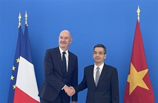 Vietnam, France step up financial cooperation