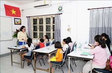 Vietnamese-language course opens in Vientiane