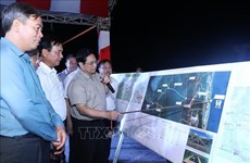 PM inspects major transport, industrial infrastructure projects in Quang Tri