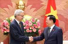 NA Chairman hails contributions of outgoing French Ambassador to Vietnam