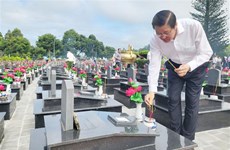 Senior Party official pays homage to martyrs in Dak Lak