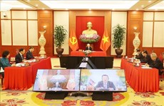 Party chief Nguyen Phu Trong holds phone talks with Cambodia's CPP President, PM Hun Sen