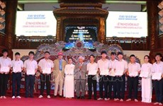 Vallet scholarships granted to 220 students in Thua Thien - Hue