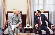 Foreign minister hosts Dutch Ambassador