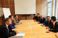 Hanoi delegation pays working visit to Switzerland