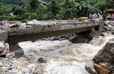PM urges handling of flood consequences in Lao Cai province