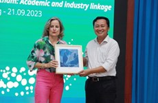  Khanh Hoa universities seek stronger partnership with Australian peers