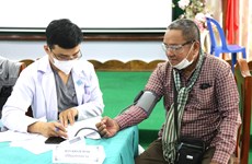 HCM City delegation provides health check-ups for needy people in Cambodia