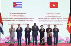 Cuban State’s orders, medals bestowed upon Vietnamese NA leaders