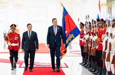Cambodian, Thai PMs agree to strengthen economic ties