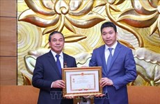 VUFO President presents insignia to Lao ambassador
