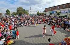Mid-Autumn Festivals held for Vietnamese children in France, Germany