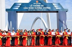 Bac Ninh opens bridge with highest steel arch in Vietnam