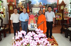 Tra Vinh officials congratulate local Khmer on Sene Dolta Festival