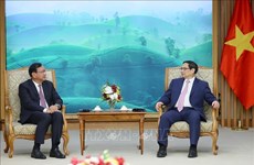 Prime Minister receives high-ranking Cambodian Party official