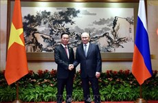 President meets with Russian counterpart in Beijing