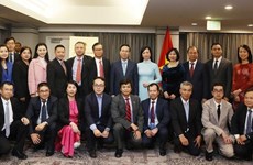 President meets Vietnamese community in US