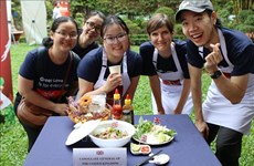 Foreign diplomats attend 'pho' cooking class in Ho Chi Minh City