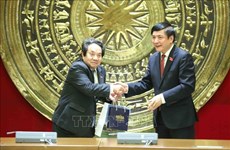 Vietnamese, Cambodian NA Secretary Generals hold talks