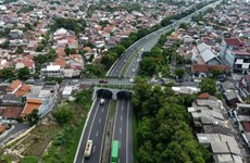 Indonesia promotes infrastructure development projects serving economic development