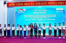 Scholarships given to disadvantaged ethnic minority students in Soc Trang