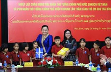 Vietnamese, Lao PMs’ spouses visit SOS Children's Village in Thai Binh