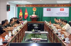 Cambodian delegation extends New Year greetings in Vinh Long