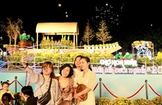 HCM City floating flower fair to celebrate Tet