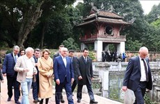 German President explores Temple of Literature in Hanoi