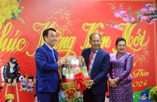 Cambodian delegation extends New Year greetings to Vinh Long